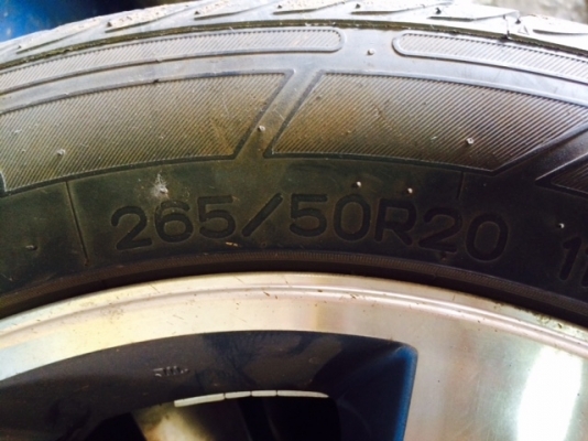 ขายแม็กขอบ 20 นิ้วพร้อมยาง ยาง265/50r20 ราคาถูก ครับแม็กไม่มีรอยแตกหรือดุ้งครับ ขายแม็กขอบ 20 นิ้วพร้อมยาง ยาง265/50r20 ราคาถูก ครับแม็กไม่มีรอยแตกหรือดุ้งครับ