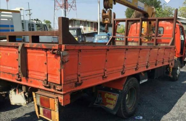 ISUZU NPR 115 HP 4BD1 รถบรรทุกหกล้อติดเครน TADANO 3 ตัน 3 ปลอก สภาพดีทั้งตัวรถและเครนพร้อมใช้งานได้เลยครับ เครื่องยนต์กำลังแรงดี ภายในเก๋งคอนโซลสวยครบ พวงมาลัยเพาเวอร์ เกียร์ยาว ภายนอกกระบะเหล็กคาร์โก้ความยาว 4.50 เมตรพื้นเหล็ก ช่วงล่างเดิมๆคัชซีสวยไม่ผุไ