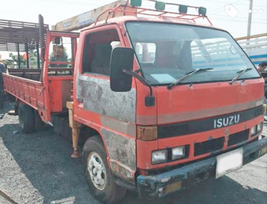 ISUZU NPR 115 HP 4BD1 รถบรรทุกหกล้อติดเครน TADANO 3 ตัน 3 ปลอก สภาพดีทั้งตัวรถและเครนพร้อมใช้งานได้เลยครับ เครื่องยนต์กำลังแรงดี ภายในเก๋งคอนโซลสวยครบ พวงมาลัยเพาเวอร์ เกียร์ยาว ภายนอกกระบะเหล็กคาร์โก้ความยาว 4.50 เมตรพื้นเหล็ก ช่วงล่างเดิมๆคัชซีสวยไม่ผุไ