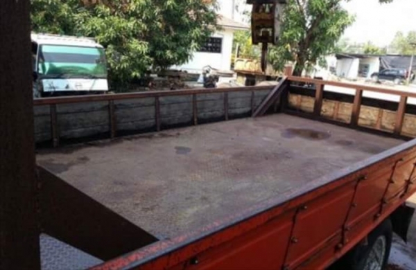 ISUZU NPR 115 HP 4BD1 รถบรรทุกหกล้อติดเครน TADANO 3 ตัน 3 ปลอก สภาพดีทั้งตัวรถและเครนพร้อมใช้งานได้เลยครับ เครื่องยนต์กำลังแรงดี ภายในเก๋งคอนโซลสวยครบ พวงมาลัยเพาเวอร์ เกียร์ยาว ภายนอกกระบะเหล็กคาร์โก้ความยาว 4.50 เมตรพื้นเหล็ก ช่วงล่างเดิมๆคัชซีสวยไม่ผุไ