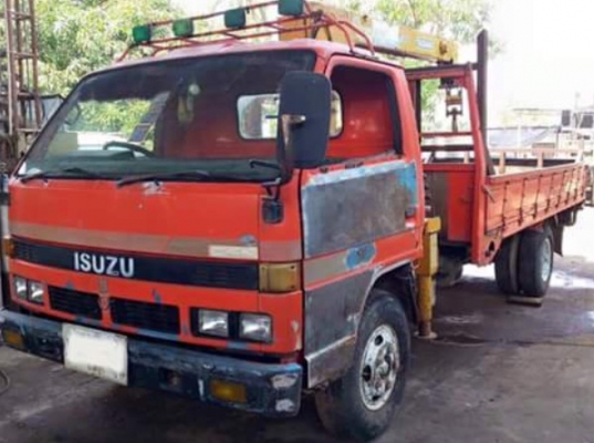 ISUZU NPR 115 HP 4BD1 รถบรรทุกหกล้อติดเครน TADANO 3 ตัน 3 ปลอก สภาพดีทั้งตัวรถและเครนพร้อมใช้งานได้เลยครับ เครื่องยนต์กำลังแรงดี ภายในเก๋งคอนโซลสวยครบ พวงมาลัยเพาเวอร์ เกียร์ยาว ภายนอกกระบะเหล็กคาร์โก้ความยาว 4.50 เมตรพื้นเหล็ก ช่วงล่างเดิมๆคัชซีสวยไม่ผุไ