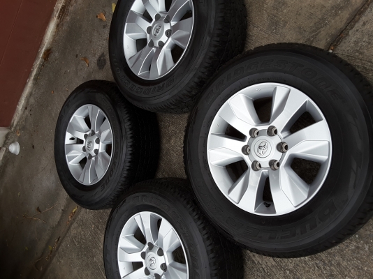 ล้อ revo พร้อมยาง bridgestone 265 65 17 ปี 15 ชุดล่ะ 24500