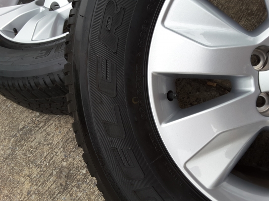 ล้อ revo พร้อมยาง bridgestone 265 65 17 ปี 15 ชุดล่ะ 24500