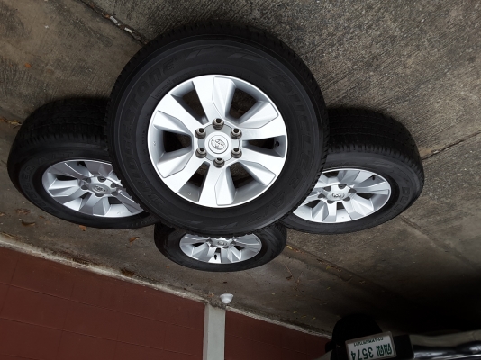 ล้อ revo พร้อมยาง bridgestone 265 65 17 ปี 15 ชุดล่ะ 24500