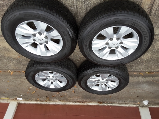ล้อ revo พร้อมยาง bridgestone 265 65 17 ปี 15 ชุดล่ะ 24500