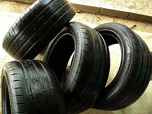 ยางขอบ17  บริดสโตน 225-50-R17ลงพื้นปี15 คู่ละ2700