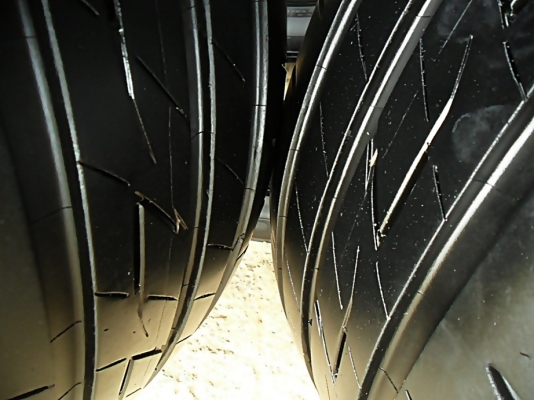 ยางขอบ17  บริดสโตน 225-50-R17ลงพื้นปี15 คู่ละ2700