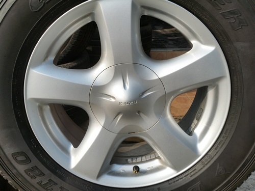 ขายล้อISUZU V Cross17ยาง265/65/17 ปี14 4 ล้อ ขายล้อISUZU V Cross17ยาง265/65/17 ปี14 4 ล้อ