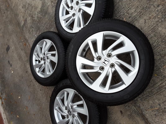 ล้อ honda jazz ขอบ 15 4รู 100 พร้อมยาง 175 65 15 ปี 15 ชุดล่ะ 9500
