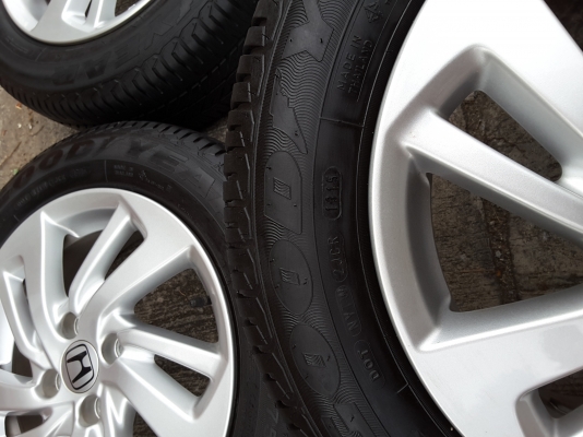 ล้อ honda jazz ขอบ 15 4รู 100 พร้อมยาง 175 65 15 ปี 15 ชุดล่ะ 9500