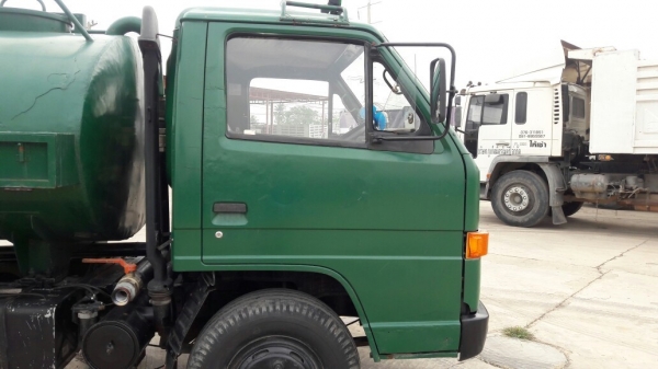 รถบรรทุกน้ำ ISUZU NPR 115 แรงม้า  4 สูบ ถังเหล็กจุน้ำ 7,000 ลิตร มีภาพวีดีโอประกอบด้วย