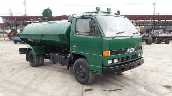 รถบรรทุกน้ำ ISUZU NPR 115 แรงม้า  4 สูบ ถังเหล็กจุน้ำ 7,000 ลิตร มีภาพวีดีโอประกอบด้วย