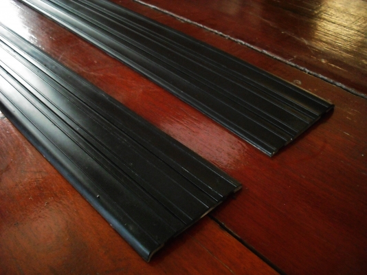 แผ่นยางรองบันไดรถ