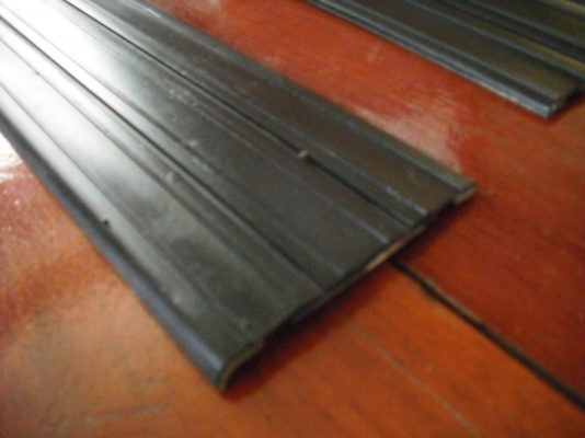 แผ่นยางรองบันไดรถ