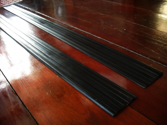 แผ่นยางรองบันไดรถ