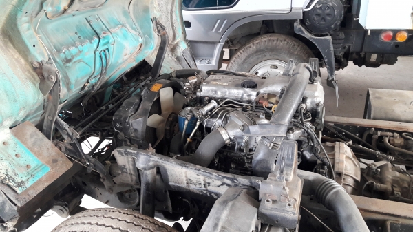 Hino Mro31B เครื่อง 136 แรงม้า หัวลากคัสซีสวยๆ ทะเบียนเต็ม ยางดี แอร์เย็น ทะเบียนพร้อมโอน