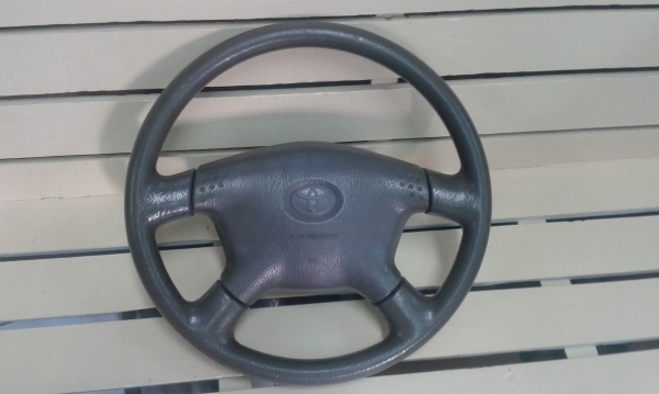 ขายพวงมาลัย สปอร์ตไรเดอร์ สภาพไม่มีขาด แอร์แบ็คยังติดอยู่นะครับ