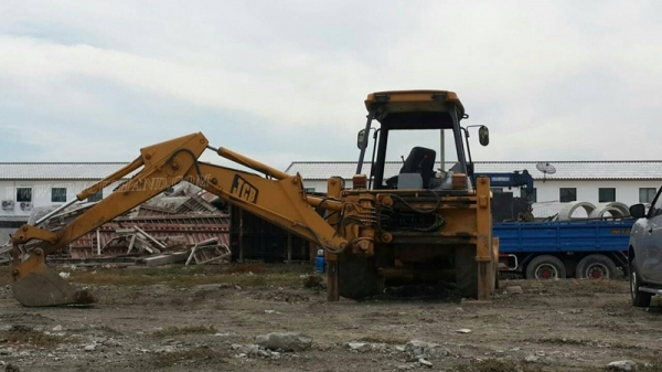 รถตักหน้า ขุดหลัง พร้อมหัวเจาะ ยี่ห้อ JCB รถตักหน้า ขุดหลัง พร้อมหัวเจาะ ยี่ห้อ JCB