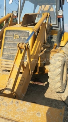 รถตักหน้า ขุดหลัง พร้อมหัวเจาะ ยี่ห้อ JCB