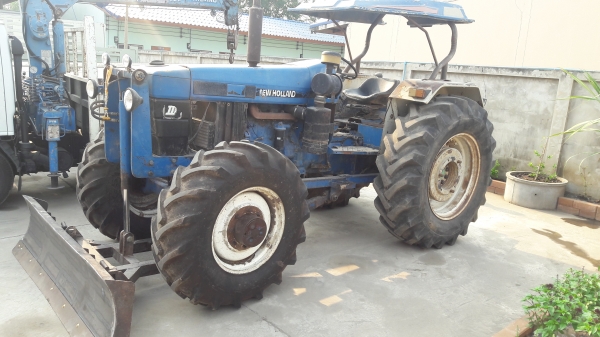 รถไถ 2 เพลา เสื้อเพลารุ่นใหม่ 6640 4WD สภาพพร้อมใช้ อุปกรณ์ครบ ทะเบียนพร้อมโอน