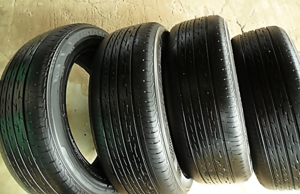 ยาง17 บริดสโตน 215-55-R17ลงพื้นปลายปี14 (4เส้น4,600) ยาง17 บริดสโตน 215-55-R17ลงพื้นปลายปี14 (4เส้น4,600)