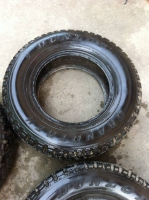 ขายยาง DUNLOP 23570R15 ยางปี 12 ดอกยังใช้ได้ 5-7 มิล ขายยาง DUNLOP 23570R15 ยางปี 12 ดอกยังใช้ได้ 5-7 มิล