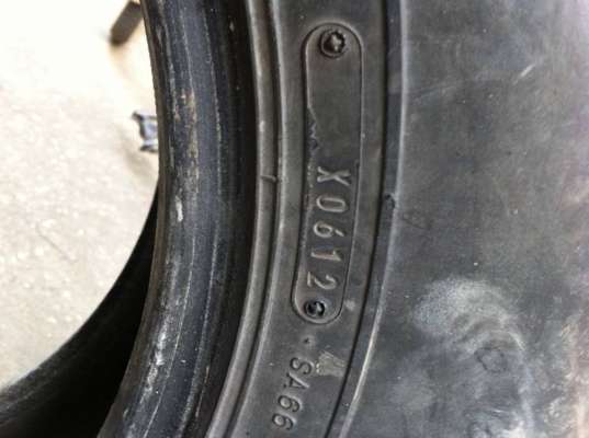 ขายยาง DUNLOP 23570R15 ยางปี 12 ดอกยังใช้ได้ 5-7 มิล ขายยาง DUNLOP 23570R15 ยางปี 12 ดอกยังใช้ได้ 5-7 มิล