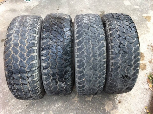 ขายยาง DUNLOP 23570R15 ยางปี 12 ดอกยังใช้ได้ 5-7 มิล ขายยาง DUNLOP 23570R15 ยางปี 12 ดอกยังใช้ได้ 5-7 มิล
