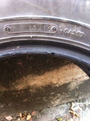 ขายยาง DUNLOP 23570R15 ยางปี 12 ดอกยังใช้ได้ 5-7 มิล ขายยาง DUNLOP 23570R15 ยางปี 12 ดอกยังใช้ได้ 5-7 มิล