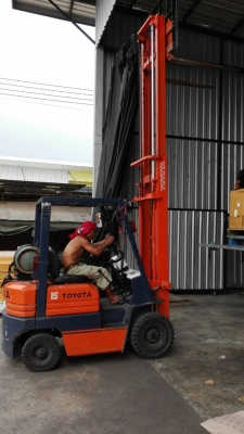 ฟอร์ดคลิฟต์โตโย้ต้า  2.5 ตัน  ติดแก๊สLPG. พร้อมใช้งาน