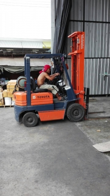 ฟอร์ดคลิฟต์โตโย้ต้า  2.5 ตัน  ติดแก๊สLPG. พร้อมใช้งาน