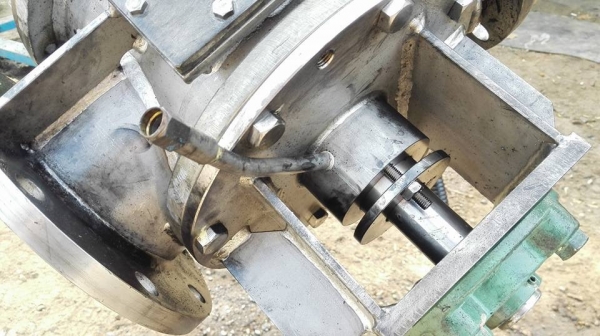 *** Sold *** ROTARY VALVE แอร์ล็อคสแตนเลส มอเตอร์ Sumitomo Cyclo Drive 1 HP. ทด 1:35 เพลาออก 42 RPM. สภาพสวย พร้อมใช้งาน.