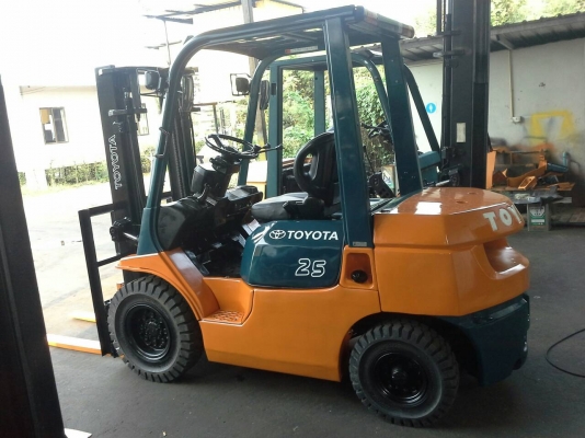 TOYOTA 7FD25 ขนาด2.5ตัน เสาสูง3เมตร เกียร์ออร์โต้ เครื่องยนต์ดีเซล1DZ2 ยางตันใหม่4เส้น สนใจติดต่อ0816161541