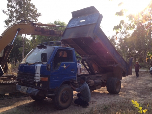 ขายด่วน6ล้อ TOYOTA DYNA BU87สภาพพร้อมใช้งานคัชชีสวยไม่ผุไม่มีแผลแตกยางพอใช้งานเอกสารเล่มพร้อมโน