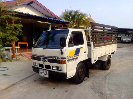 หกล้อช่วงสั้น 88 แรงม้ารถห้างแท้พร้อมใช้งานครับ(มีเงินดาวน์100,000รับรถได้เลยครับงวด5,xxx)