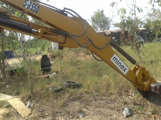 ขาย!! HANIX S&B550 ตีนยาง ขาย!! HANIX S&B550 ตีนยาง