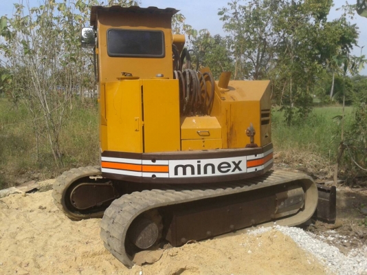 ขาย!! HANIX S&B550 ตีนยาง ขาย!! HANIX S&B550 ตีนยาง