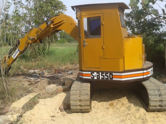 ขาย!! HANIX S&B550 ตีนยาง ขาย!! HANIX S&B550 ตีนยาง