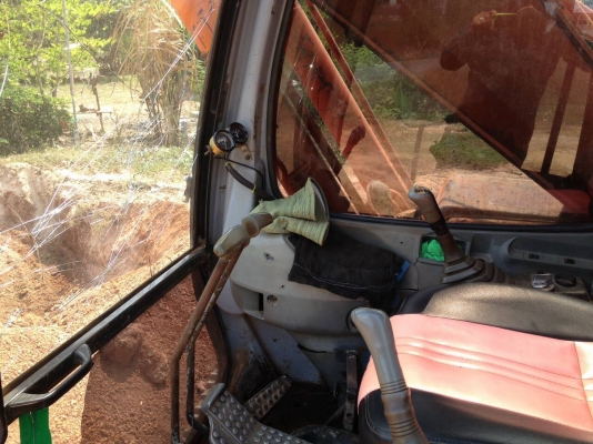 ขออนุญาติขายรถ HITACHI EX 200-5 พร้อมใช้งาน เอกสาร ไฟฟ้า  ครบราคา  950000 สนใจติดต่อ  0853224877-=0988930465