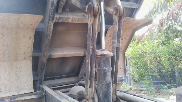 ISUZU ROCKY 175 HP 6BG1 หกล้อดั๊มพ์ กระบะดั๊มพ์เหล็ก 5 ตันความยาว 3.60 เมตรสวยสภาพดีพร้อมบรรทุกหนักได้เลย เครื่องยนต์แน่นแรงดีเดิมๆ หัวเก๋งสวยเดิมๆภายในห้องเก๋งคอนโซลสวยครบพร้อม แอร์เย็น พวงมาลัยเพาเวอร์ ระบบเบรคทริ๊ปฟี้ครบครัน ช่วงล่างแน่นคัชซีสวยดีไม่มี ISUZU ROCKY 175 HP 6BG1 หกล้อดั๊มพ์ กระบะดั๊มพ์เหล็ก 5 ตันความยาว 3.60 เมตรสวยสภาพดีพร้อมบรรทุกหนักได้เลย เครื่องยนต์แน่นแรงดีเดิมๆ หัวเก๋งสวยเดิมๆภายในห้องเก๋งคอนโซลสวยครบพร้อม แอร์เย็น พวงมาลัยเพาเวอร์ ระบบเบรคทริ๊ปฟี้ครบครัน ช่วงล่างแน่นคัชซีสวยดีไม่มี