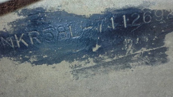 ISUZU NKR 110 HP 4BE1 ปี 36 รถบรรทุกหกล้อ กระบะคอกไม้ความยาว 4.30 เมตรสภาพดีเดิมๆพร้อมใช้งานหนักได้เลย เครื่องยนต์แห้งดีแรงดี ภายในห้องเก๋งคอนโซลสวยครบพร้อม พวงมาลัยธรรมดา เกียร์สั้น ช่วงล่างเดิมๆ 5 น็อต คัชซีไม่แตกไม่บวม ยางสภาพดีประมาณ 65\% พร้อมใช้งาน เ