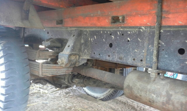 ISUZU NKR 110 HP 4BE1 ปี 36 รถบรรทุกหกล้อ กระบะคอกไม้ความยาว 4.30 เมตรสภาพดีเดิมๆพร้อมใช้งานหนักได้เลย เครื่องยนต์แห้งดีแรงดี ภายในห้องเก๋งคอนโซลสวยครบพร้อม พวงมาลัยธรรมดา เกียร์สั้น ช่วงล่างเดิมๆ 5 น็อต คัชซีไม่แตกไม่บวม ยางสภาพดีประมาณ 65\% พร้อมใช้งาน เ