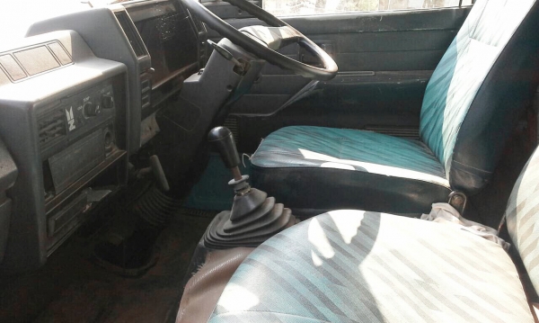 ISUZU NKR 110 HP 4BE1 ปี 36 รถบรรทุกหกล้อ กระบะคอกไม้ความยาว 4.30 เมตรสภาพดีเดิมๆพร้อมใช้งานหนักได้เลย เครื่องยนต์แห้งดีแรงดี ภายในห้องเก๋งคอนโซลสวยครบพร้อม พวงมาลัยธรรมดา เกียร์สั้น ช่วงล่างเดิมๆ 5 น็อต คัชซีไม่แตกไม่บวม ยางสภาพดีประมาณ 65\% พร้อมใช้งาน เ