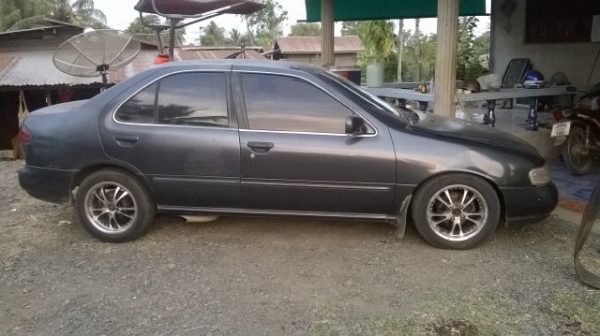 Nissan Sunny เครื่องดีมากขับทางไกลเยี่ยม เกียร์ธรรมดา พวงมาลัยเพาเวอร์ แอร์เย็นจัด พร้อมใช้ขายตามสภาพ