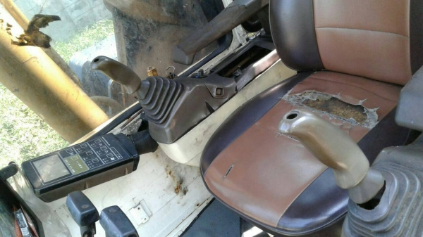 ขายรถแบคโค200-5LCบูมยาวทำงานดีไม่มีโหลด คล่องไว ขายรถแบคโค200-5LCบูมยาวทำงานดีไม่มีโหลด คล่องไว