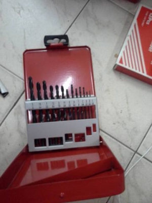 ขายดอกสว่านเจาะเหล็กชุด13ดอกงานเก่าเก็บพร้อมกล่องเบอร์มิลและหุน