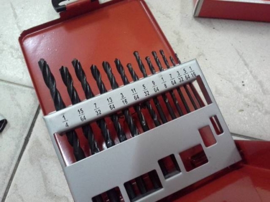 ขายดอกสว่านเจาะเหล็กชุด13ดอกงานเก่าเก็บพร้อมกล่องเบอร์มิลและหุน