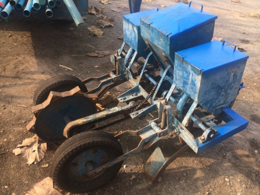 ขายเครื่องหยอดข้าวโพดของพยับการช่างพร้อมใช้