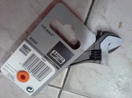 ขายประแจเลื่อน BAHCO 4"MADE IN SPAIN. ขายประแจเลื่อน BAHCO 4"MADE IN SPAIN.