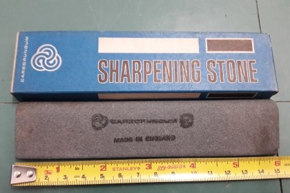 ขายหินลับมีดตราคนป่า Made in England.รุ่นยาวเรียวเล็ก